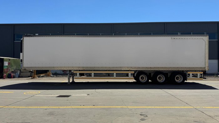 2008 Vawdrey 24P Freezer Van White