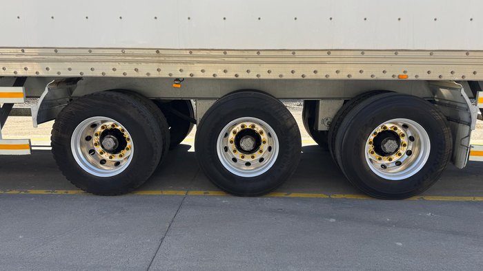 2008 Vawdrey 24P Freezer Van White