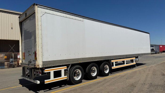 2008 Vawdrey 24P Freezer Van White