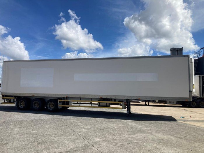 2016 Maxi Trans 24P Freezer Van White