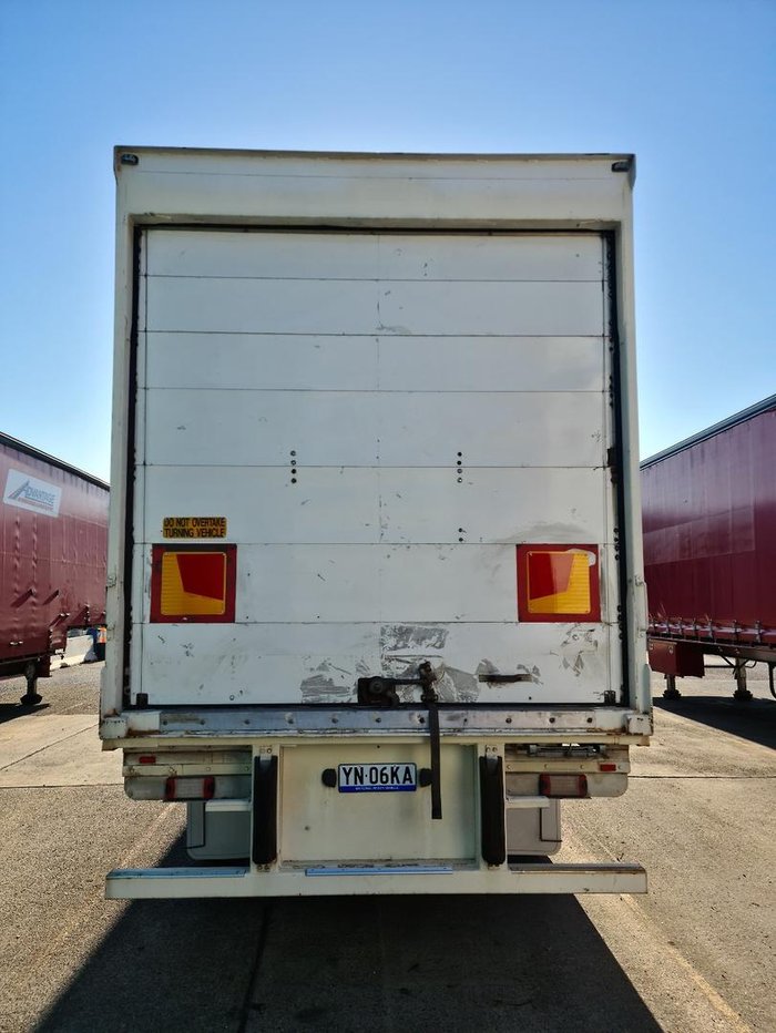 2007 Maxitrans 24P Chiller Van White