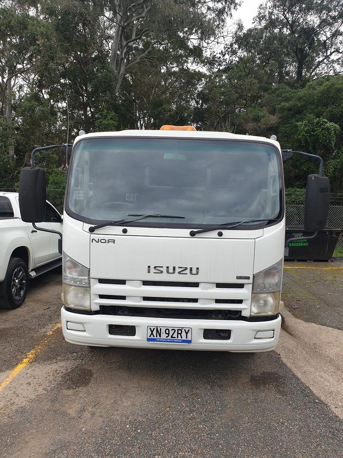 2009 Isuzu Nqr 450 White