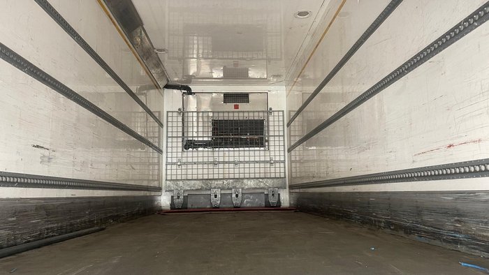 2013 Maxi Trans 12P Roll Back Freezer Van White