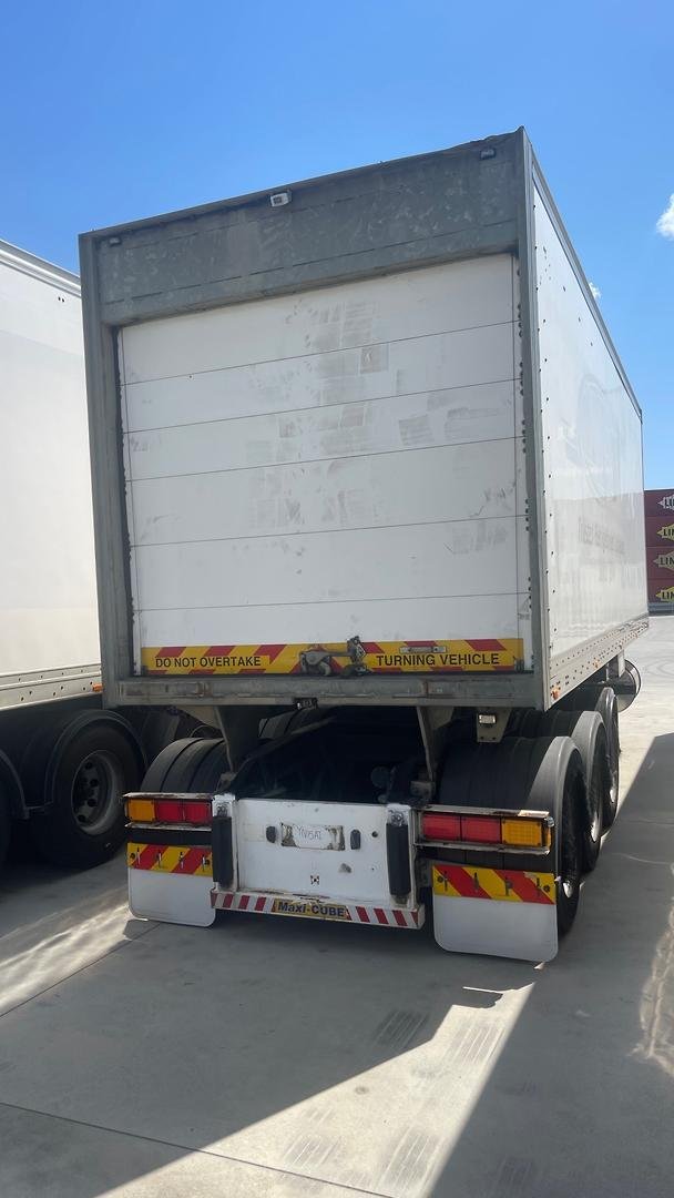 2013 Maxi Trans 12P Roll Back Freezer Van White