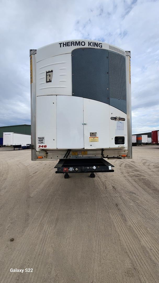 2013 Maxi Trans 12P Roll Back Freezer Van White