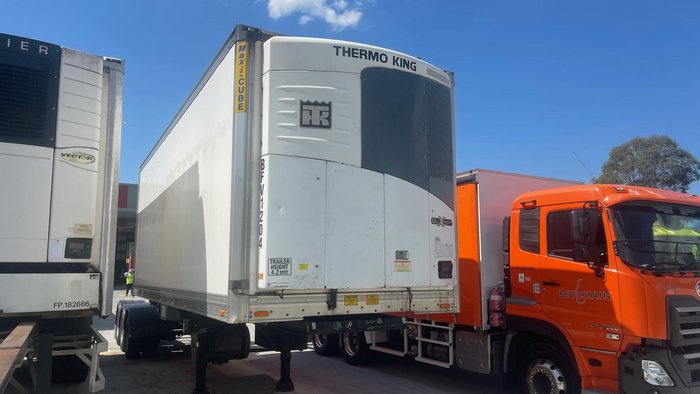 2013 Maxi Trans 12P Roll Back Freezer Van White