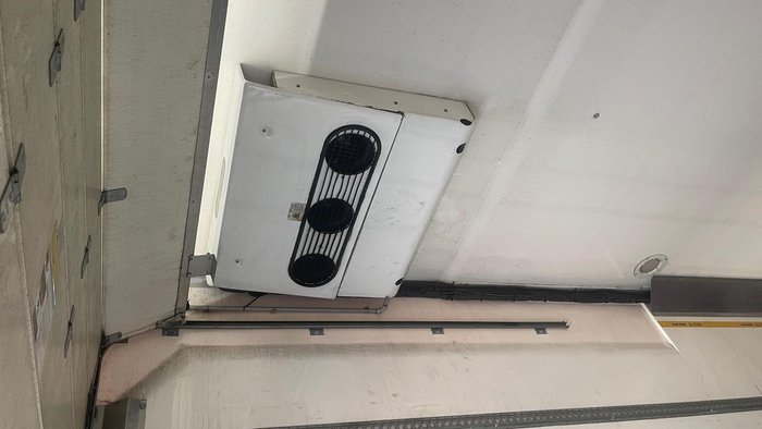 2013 Maxi Trans 12P Roll Back Freezer Van White