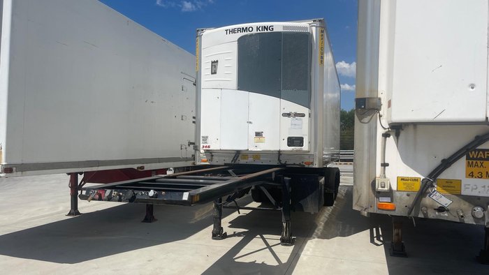 2013 Maxi Trans 12P Roll Back Freezer Van White