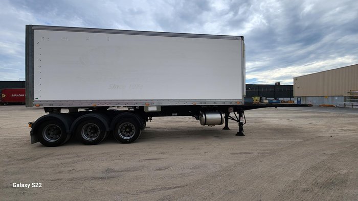 2013 Maxi Trans 12P Roll Back Freezer Van White