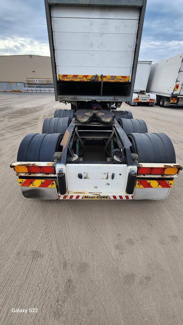 2013 Maxi Trans 12P Roll Back Freezer Van White