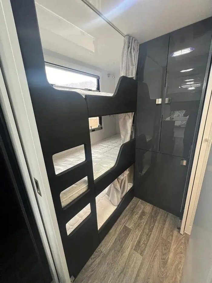 2025 Millard 2024 Millard Mflow 22' Cd Triple Bunks