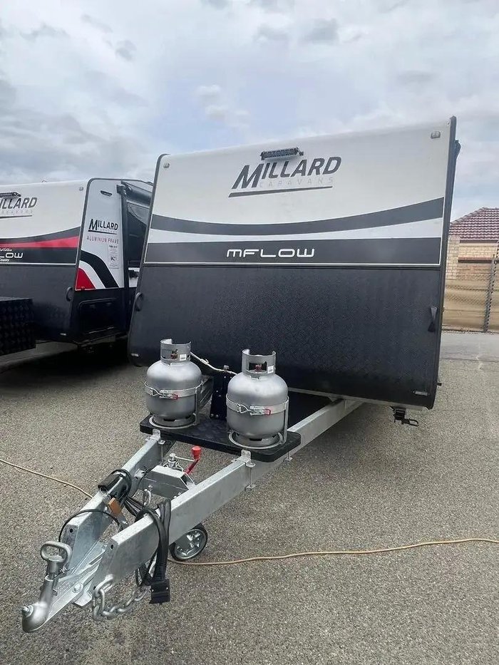 2025 Millard 2024 Millard Mflow 22' Cd Triple Bunks