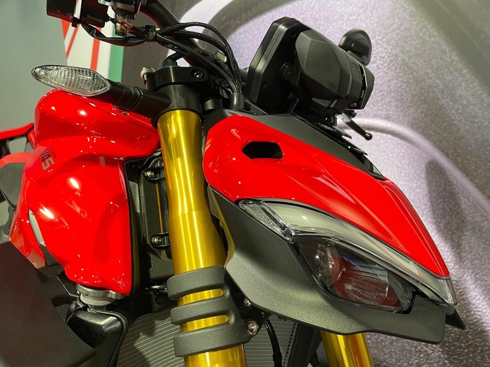 2024 Ducati Streetfighter V4 S Streetfighter Red