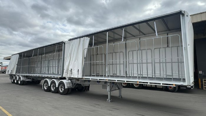 2025 Krueger 34P Straight Curtain Sider B Double White