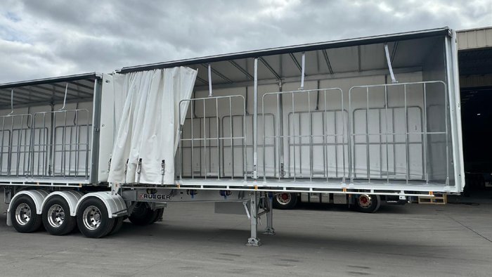 2026 Krueger 34P Straight Curtain Sider B Double Combination White