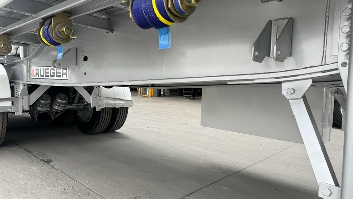 2025 Krueger 34P Straight Curtain Sider B Double White