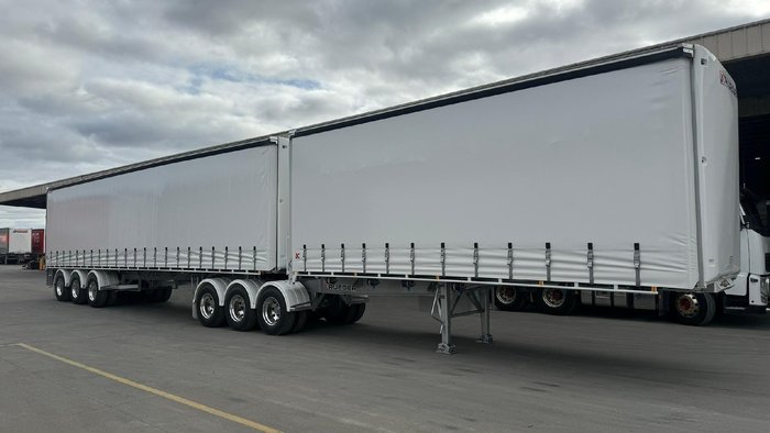 2025 Krueger 34P Straight Curtain Sider B Double White
