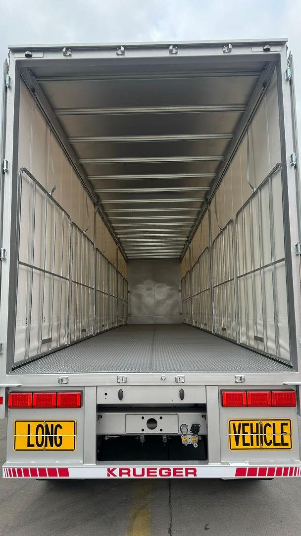 2025 Krueger 34P Straight Curtain Sider B Double White