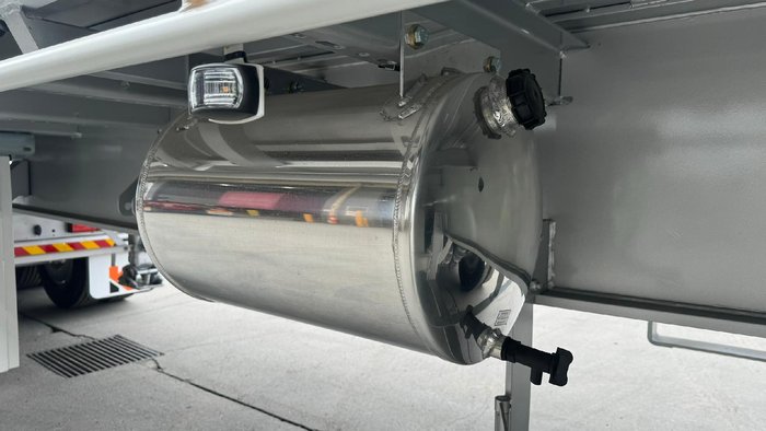 2026 Krueger 34P Straight Curtain Sider B Double Combination White