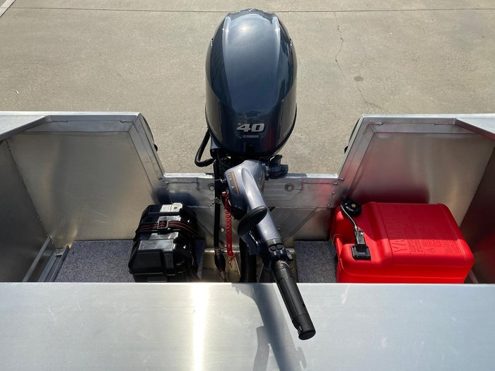 2025 QUINTREX 420 Busta