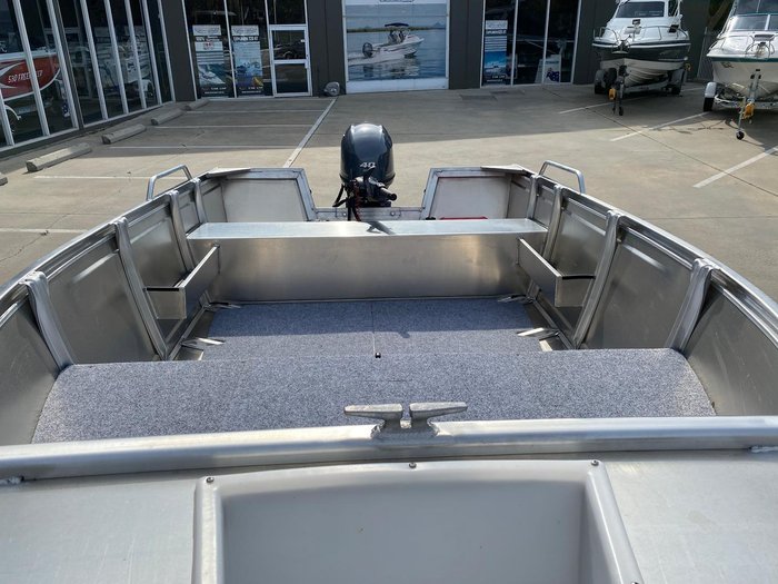 2025 QUINTREX 420 Busta