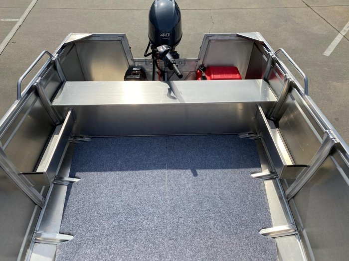 2025 QUINTREX 420 Busta