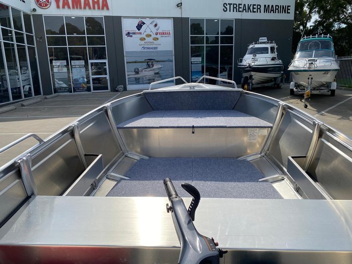 2025 QUINTREX 420 Busta