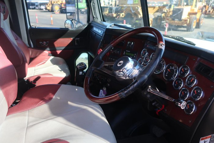 2018 Western Star 4800 Series 4800 FXB WHITE