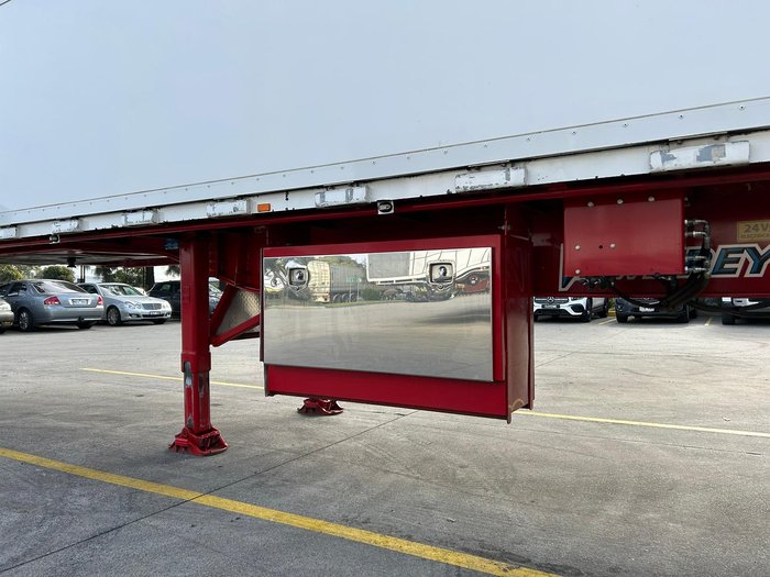 2018 Vawdrey St3 Lead A 12 Pallet Refrigerated Wing-Liner