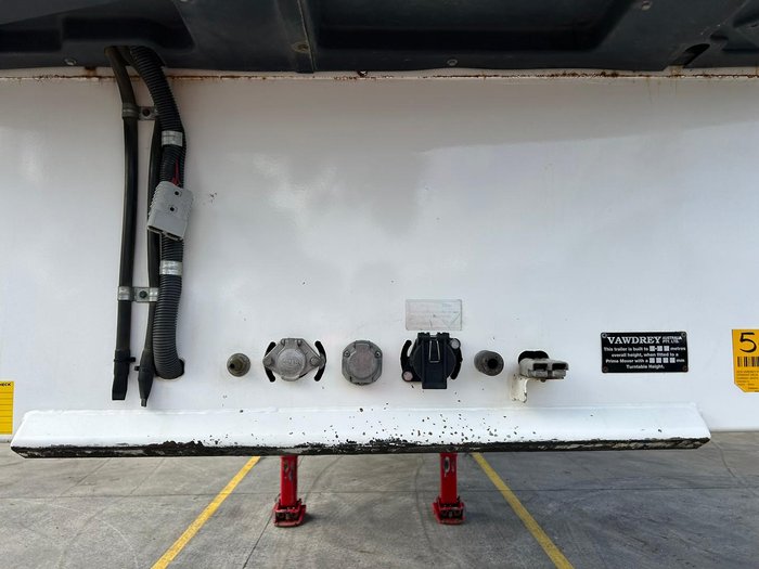 2018 Vawdrey St3 Lead A 12 Pallet Refrigerated Wing-Liner