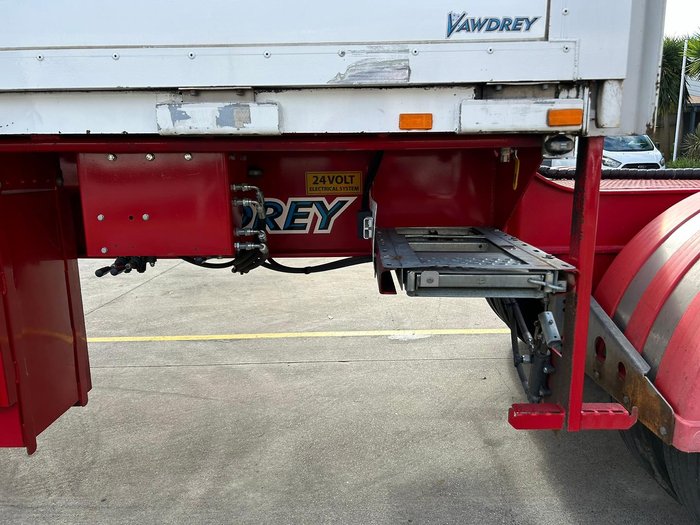 2018 Vawdrey St3 Lead A 12 Pallet Refrigerated Wing-Liner