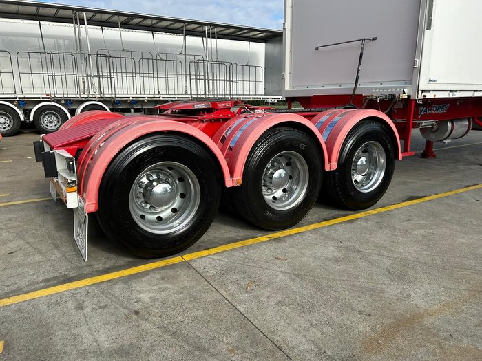 2018 Vawdrey St3 Lead A 12 Pallet Refrigerated Wing-Liner