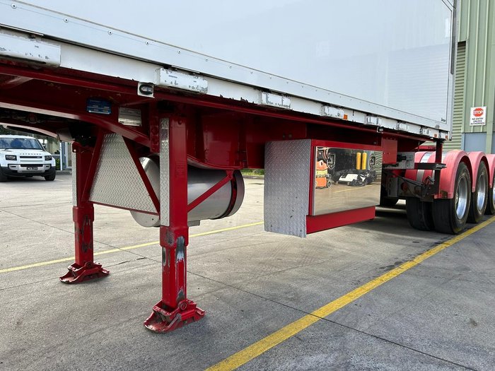2018 Vawdrey St3 Lead A 12 Pallet Refrigerated Wing-Liner