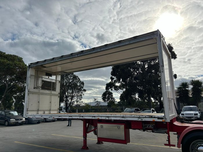 2018 Vawdrey St3 Lead A 12 Pallet Refrigerated Wing-Liner