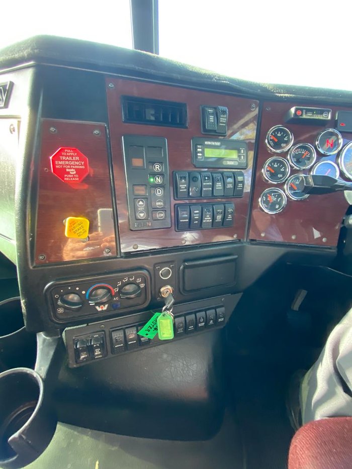 2016 Western Star 5800 Series 5864 White
