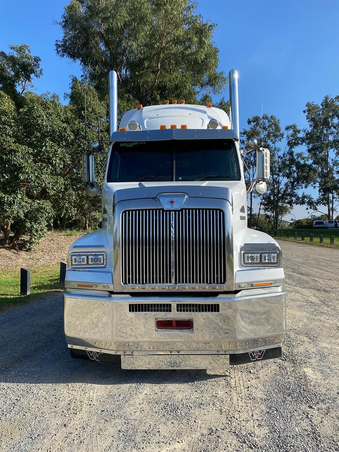 2016 Western Star 5800 Series 5864 White