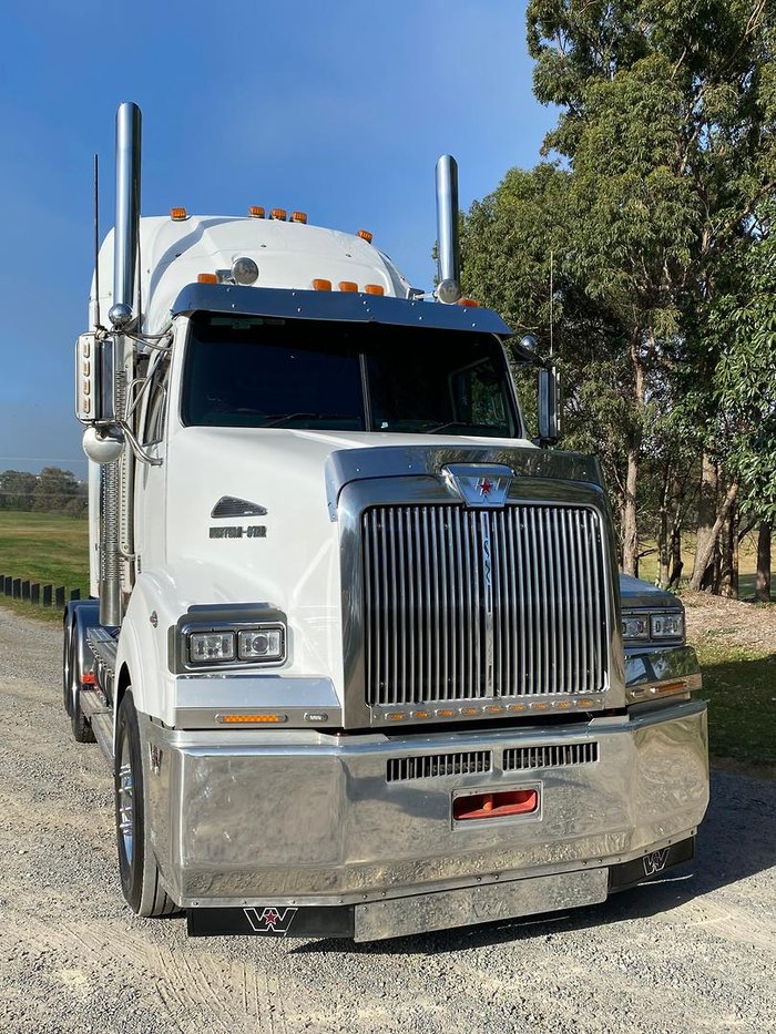 2016 Western Star 5800 Series 5864 White
