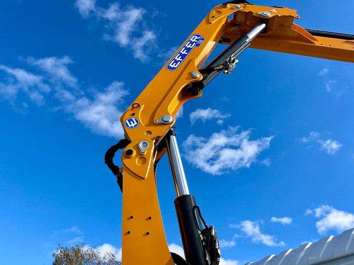 2017 UD Pk-17 420 Crane Truck See Cond Immaculate $154100+Gst PK-17 420 WHITE