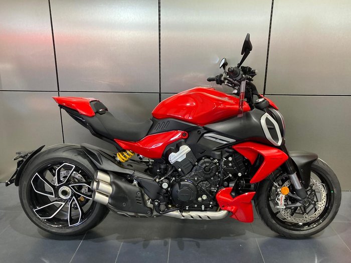 2024 Ducati Diavel V4 Diavel Red