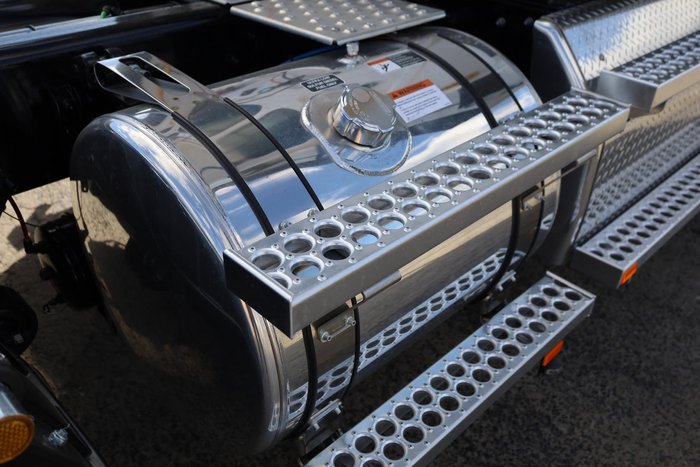 2024 Freightliner Cascadia 116 Day Cab Prime Mover White