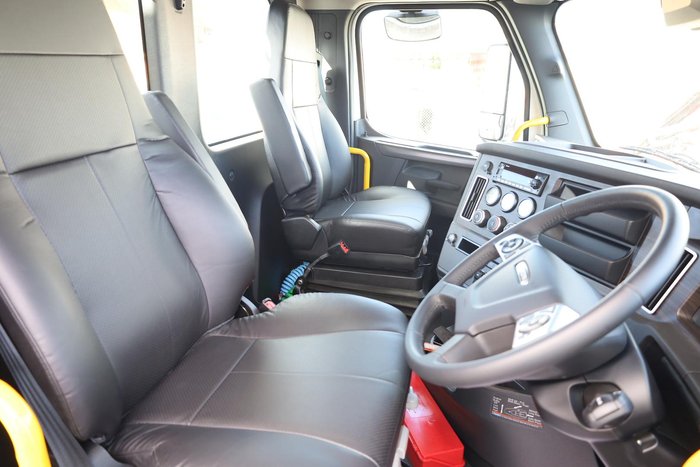 2024 Freightliner Cascadia 116 Day Cab Prime Mover White