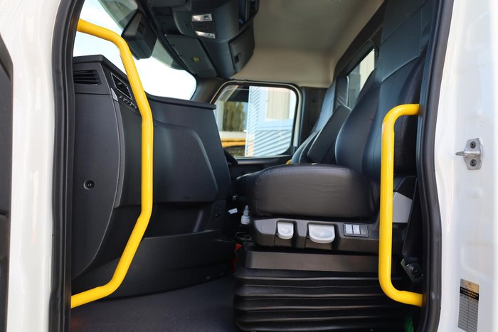 2024 Freightliner Cascadia 116 Day Cab Prime Mover White