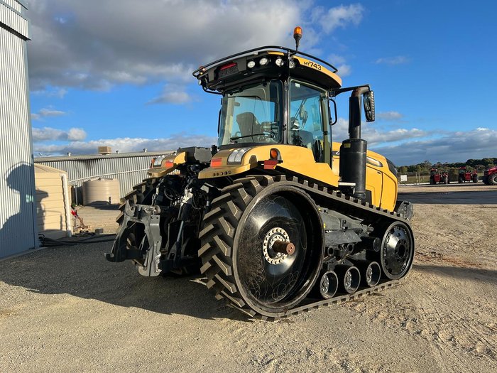 2019 Challenger Mt743