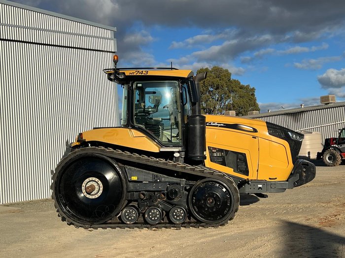 2019 Challenger Mt743