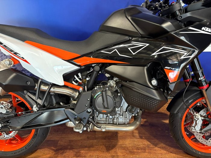 2024 Ktm 890 SM-T Black