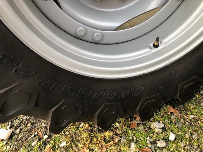 0 Massey Ferguson 4707 C-4 Cab Tractor 4Wd Quicke Loader 75Hp RED