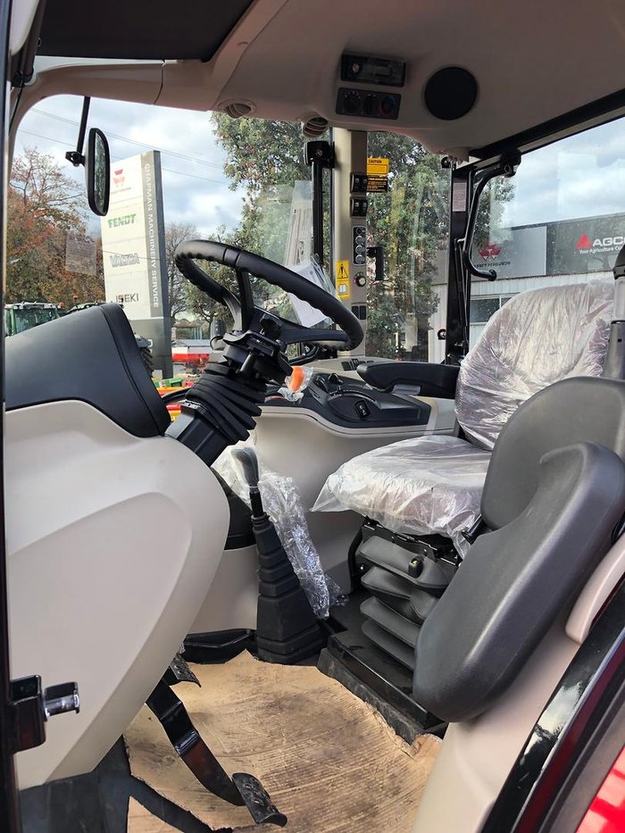 0 Massey Ferguson 4707 C-4 Cab Tractor 4Wd Quicke Loader 75Hp RED