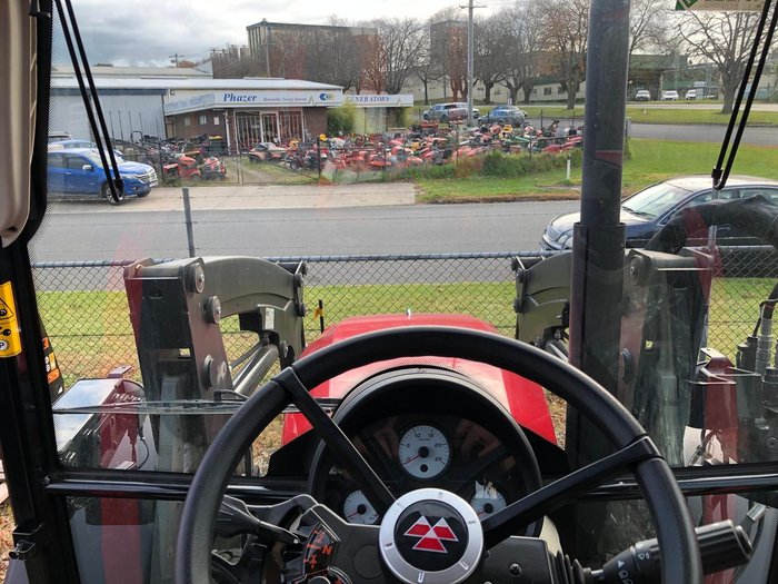 0 Massey Ferguson 4707 C-4 Cab Tractor 4Wd Quicke Loader 75Hp RED