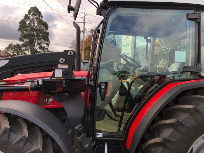 0 Massey Ferguson 4707 C-4 Cab Tractor 4Wd Quicke Loader 75Hp RED