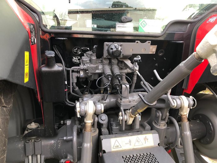 0 Massey Ferguson 4707 C-4 Cab Tractor 4Wd Quicke Loader 75Hp RED